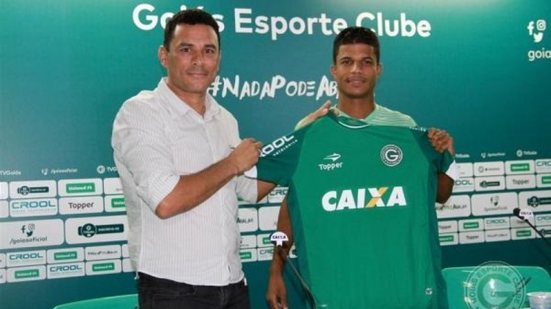 Imagem Ex-lateral do Vitória é apresentado no Goiás como reforço para 2018