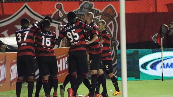 Imagem Xô, Zika! Em noite inspirada de Kanu, Vitória 'atropela' o Ferroviário no Barradão