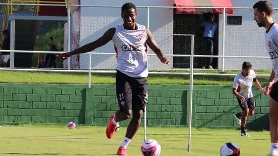 Imagem Denílson comemora goleada sobre o Ferroviário e foca em duelo com o Bahia de Feira pelo Baianão
