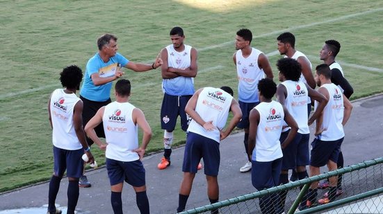 Imagem Barbosinha analisa time do Vitória e fala sobre jogo de domingo: 'Difícil para as duas equipes'