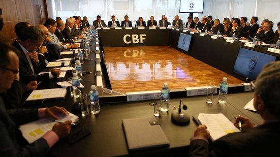 Imagem Vitória esclarece motivo para não ter votado a favor do árbitro de vídeo no Brasileirão 2018