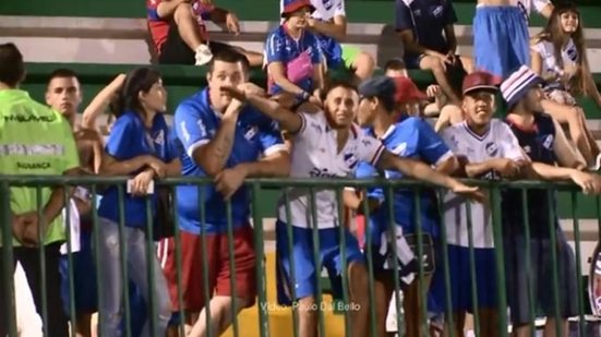 Imagem Torcedor do Nacional que imitou avião em jogo da Chapecoense pede desculpas: 'Estamos arrependidos'