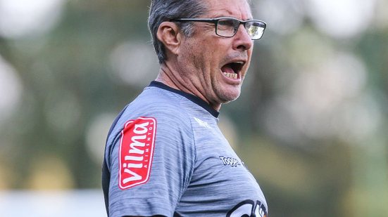 Imagem Após briga com jornalista, Oswaldo de Oliveira não é mais técnico do Atlético-MG