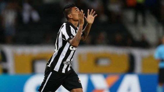 Imagem Vídeo: Kieza marca após seis meses, mas Flamengo vence o Botafogo e vai à final da Taça Guanabara
