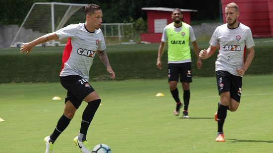 Imagem Mancini isenta Lucas Marques e sugere contratação de mais um lateral-direito no Vitória