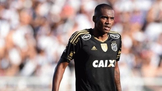 Imagem Corinthians acerta com zagueiro e aguarda exames para anunciá-lo