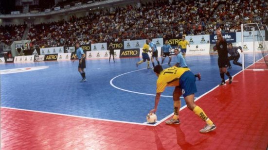 Imagem Fifa aprova lateral com as mãos e outras mudanças nas regras do futsal para aumentar número de gols