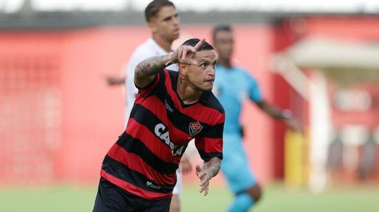 Imagem Ex-Vitória e Seleção Brasileira, Carlos Eduardo acerta com clube da Série A para 2018