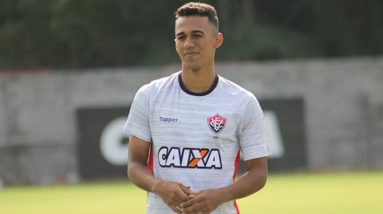 Imagem Com lesão muscular, lateral desfalca o Vitória por três semanas