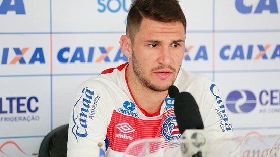 Imagem Tiago critica atitude de jogadores do Vitória e dispara: 'É raro uma equipe se apequenar assim'