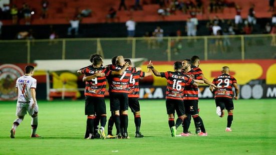 Imagem Jogador do Vitória é vítima de ofensas racistas em rede social do clube