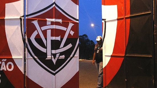 Imagem Vitória fecha treino e adota lei do silêncio após confusão no clássico