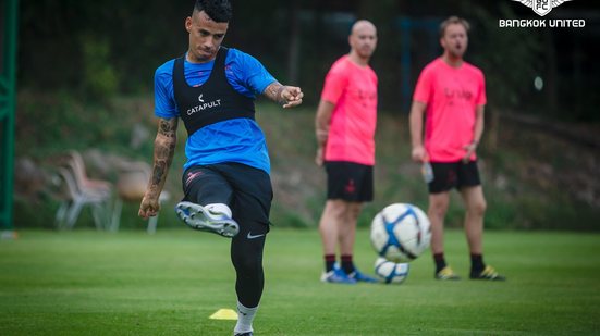 Imagem Ex-dupla BaVi, foca em sequência positiva do Bangkok United no Campeonato Tailandês