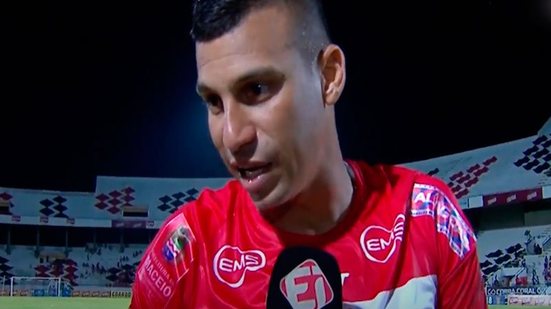 Imagem Vídeo: Após provocação da torcida do Santa Cruz, Neto Baiano dispara: "Sempre deitei neles"