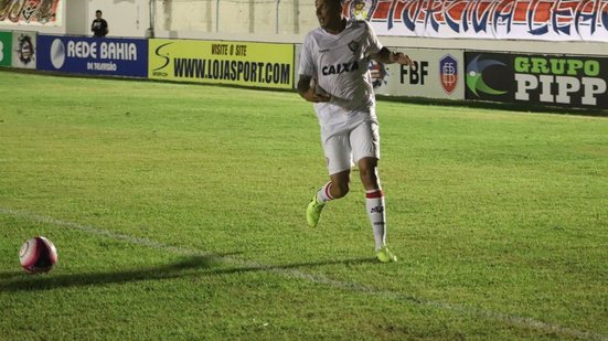 Imagem Após apagão, jogo continua e Vitória segura triunfo por 1 a 0 diante da Jacuipense