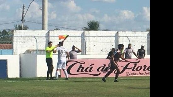 Imagem André Lima desiste de prestar queixa contra bandeirinha do duelo contra Jacuipense