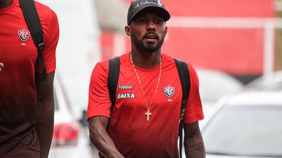 Imagem Com dores no joelho, Rhayner pode ficar até um mês sem jogar; Entenda