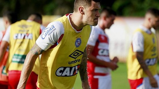 Imagem Tiago explica motivo de substituição e afirma: "Resultado apertado não diz o que foi o jogo"