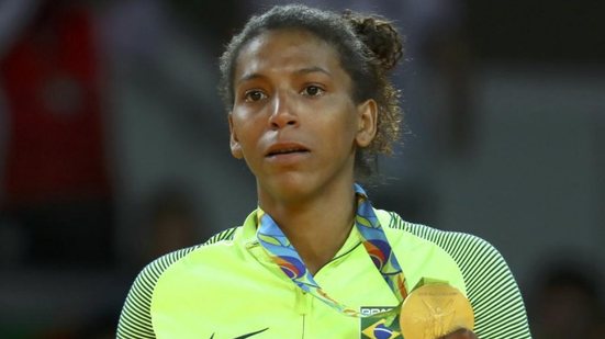 Imagem 'Agora preto não pode andar de táxi', diz Rafaela Silva após abuso policial