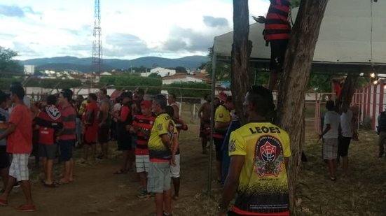 Imagem Torcida do Vitória reclama das condições do Estádio Waldomiro Borges