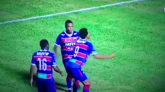 Imagem Vídeo: Após Fernandão, ex-jogadores do Bahia comemoram gol com "dancinha" de Vinícius