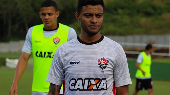 Imagem Cleiton Xavier e Lucas se aproximam do retorno no Vitória