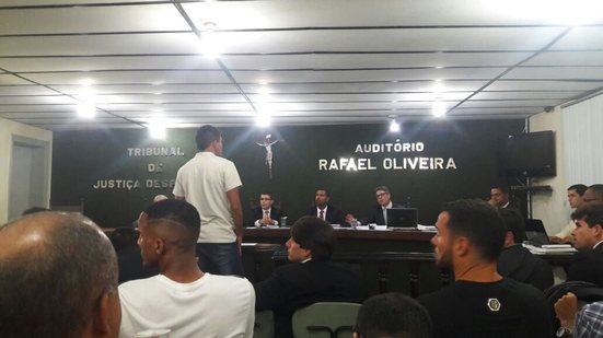 Imagem Em depoimento, Edson culpa Kanu por briga e diz que agrediu para revidar