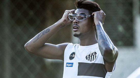 Imagem  Após lesão, Bruno Henrique revela insegurança com óculos: ‘Não consigo ver alguns movimentos’