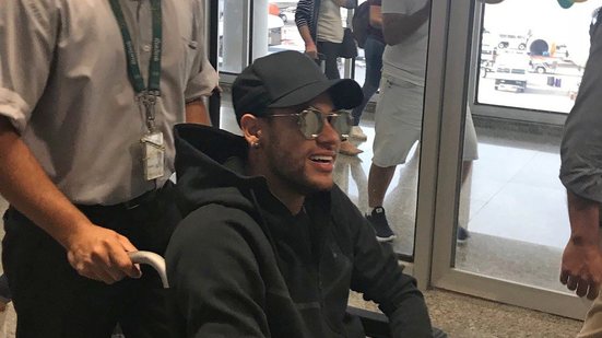 Imagem Preparador da Seleção crava Neymar na estreia da Copa: "Tempo é suficiente"