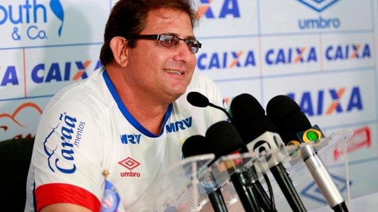 Imagem Guto exalta disposição do time e enaltece jogo aéreo: 'Grupo está de parabéns'