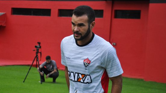 Imagem José Welison comemora classificação antecipada do Vitória no Baianão 