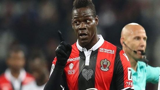 Imagem Balotelli detona declaração de Dani Alves: "Teria que dar suas condolências e não soltar essa m..."