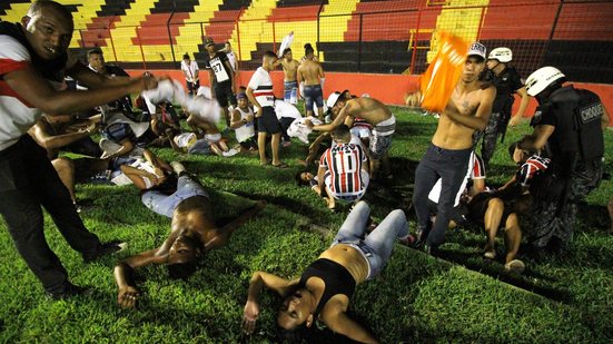 Imagem Lamentável! Confusão deixa sessenta feridos no clássico entre Sport x Santa Cruz