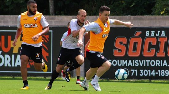 Imagem Mancini comanda treino forte na manhã desta sexta no Barradão; Atacante fica no DM com dores na coxa