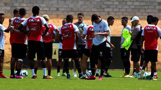 Imagem Jogador que caiu nas graças da torcida do Vitória renova contrato até dezembro de 2022