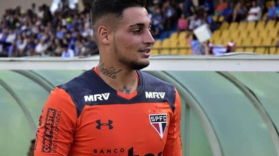 Imagem Jean admite erro e culpa falta de ritmo por falha na saída de bola; veja o lance