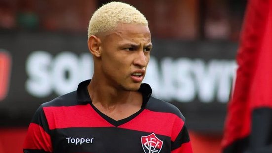 Imagem Neilton pede concentração desde o início do jogo contra o Bragantino para garantir vitória