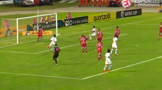 Imagem Vídeo: Tréllez perde 'gol feito' e é criticado nas redes sociais: "Pior em campo"