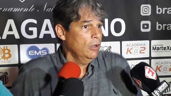 Imagem Técnico do Bragantino aponta erro que prejudicou equipe contra o Vitória