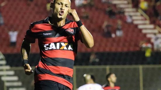 Imagem Neilton celebra primeiro hat-trick na carreira: 'Ficará marcado na minha vida'