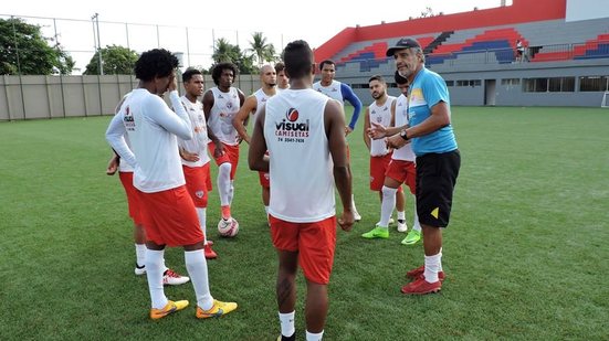 Imagem Mesmo com desfalques, Barbosinha crê em bom jogo contra o Vitória e diz: 'Não temos nada a perder'