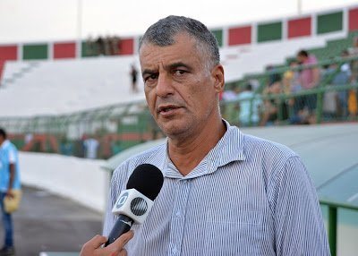 Imagem Barbosinha fala em esquema 'kamikaze' no Barradão e garante: 'Vou a Salvador buscar a classificação'
