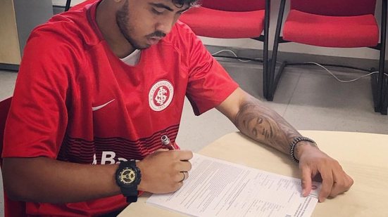 Imagem Ex-jogador do Bahia fecha com o Internacional para temporada 2018