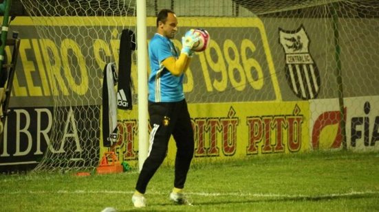 Imagem Deu zebra! Em noite de homenagens a Magrão, Sport 'dá mole' e se despede do Pernambucano