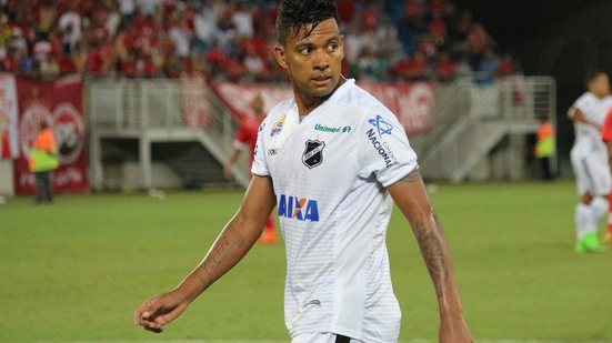 Imagem Acertado com o Vitória, Wallyson já fala em tom de despedida do ABC