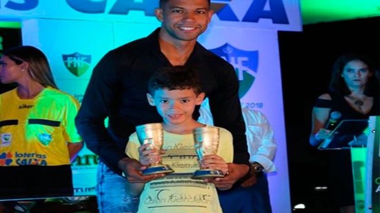 Imagem Wallyson conquista prêmios no estadual e desembarca em Salvador após a Semana Santa