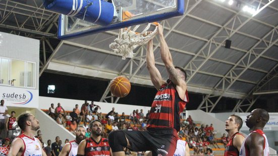 Imagem Universo/Vitória encerra primeira fase do NBB com derrota para o Flamengo