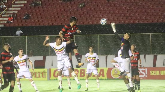 Imagem Vitória vence o Globo-RN de virada e avança em 1º do grupo na Copa do Nordeste