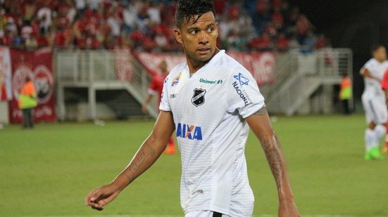 Imagem Técnico do ABC 'desconversa' sobre transferência de Wallyson para o Vitória
