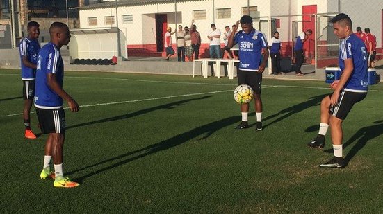 Imagem Vídeo: Confira quem é o lateral-direito que será anunciado pelo Vitória